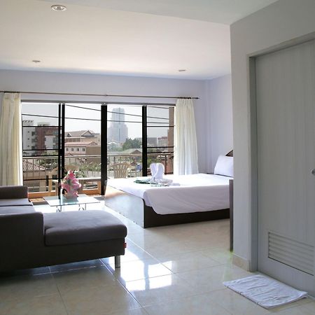 Green Mango Guesthouse Patong Luaran gambar