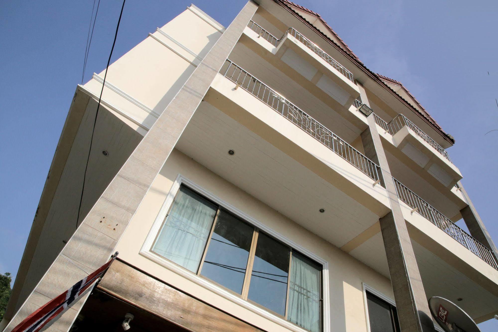 Green Mango Guesthouse Patong Luaran gambar