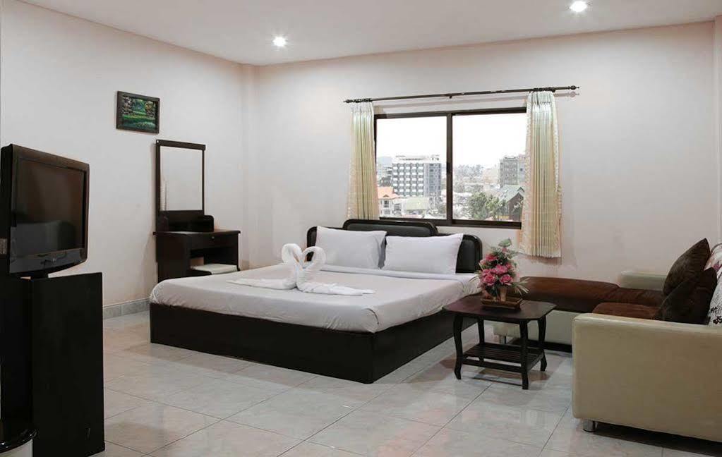 Green Mango Guesthouse Patong Luaran gambar