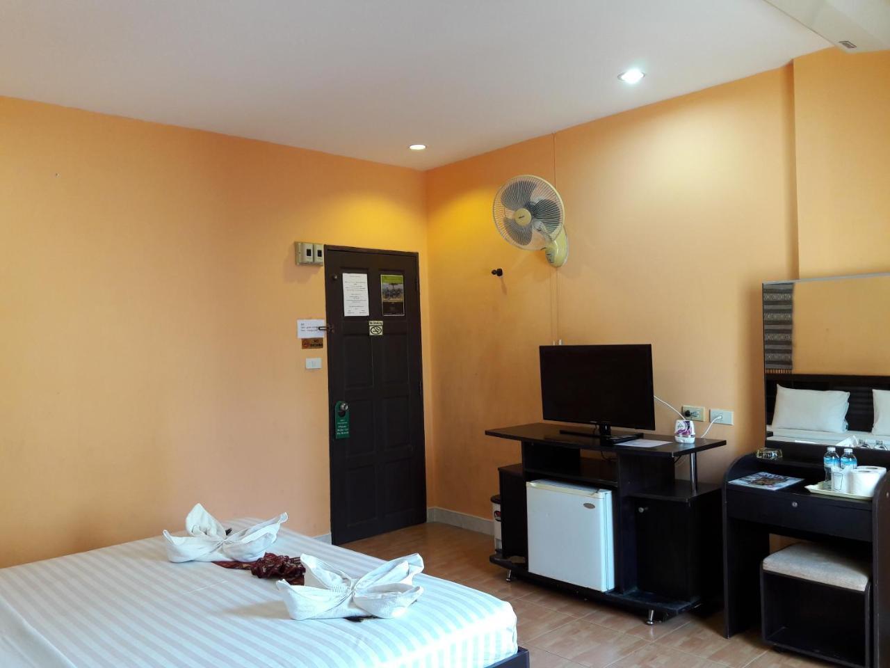 Green Mango Guesthouse Patong Luaran gambar